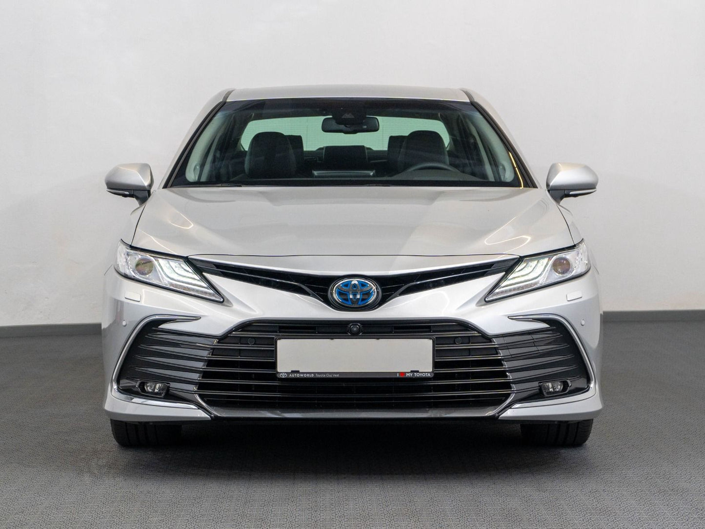 Toyota Camry 2.5 Hybrid Business Automatic