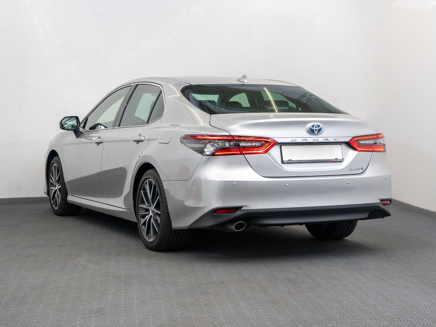 Toyota Camry 2.5 Hybrid Business Automatic