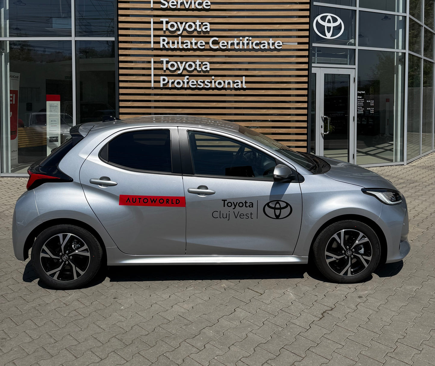 Yaris Hybrid  Business