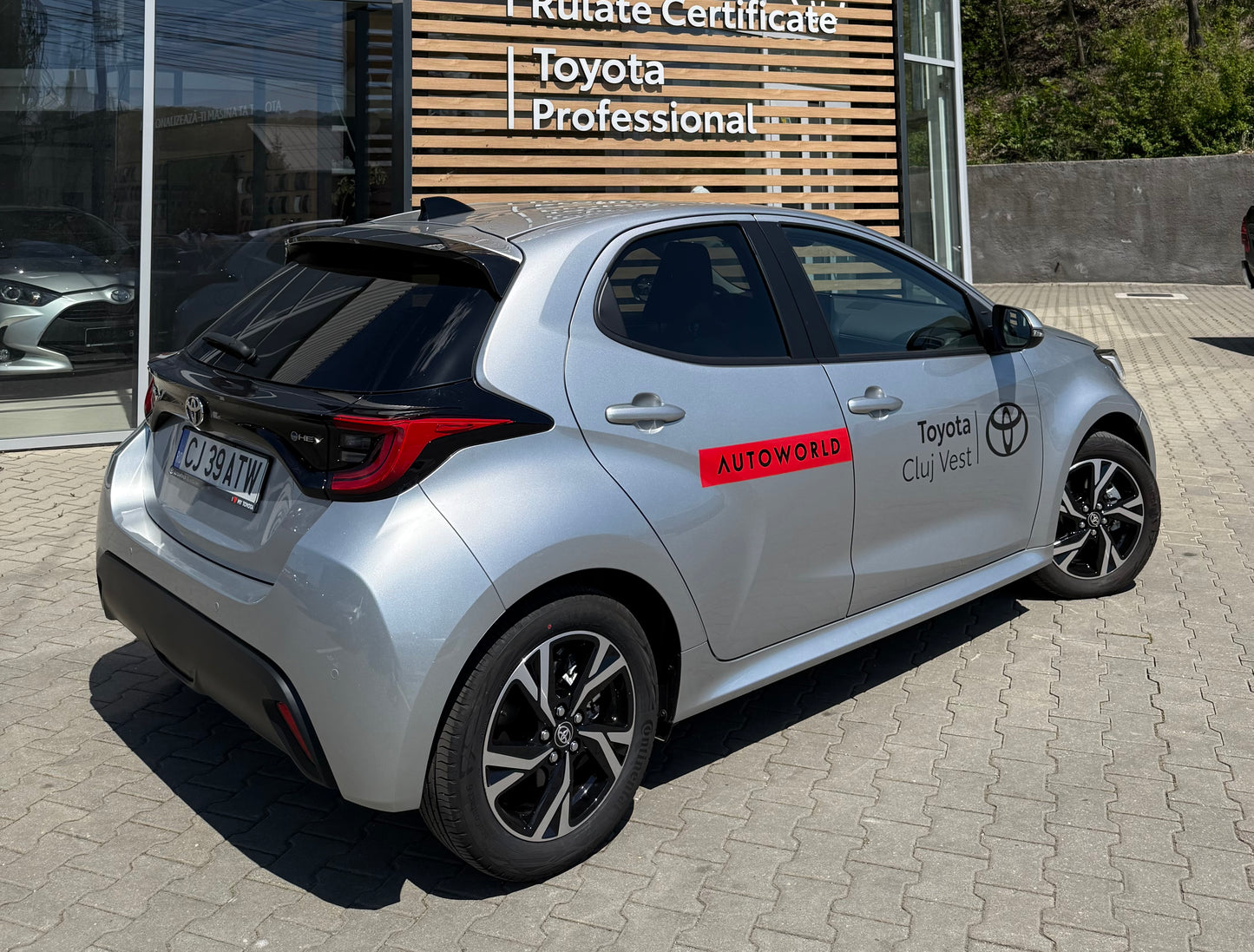 Yaris Hybrid  Business