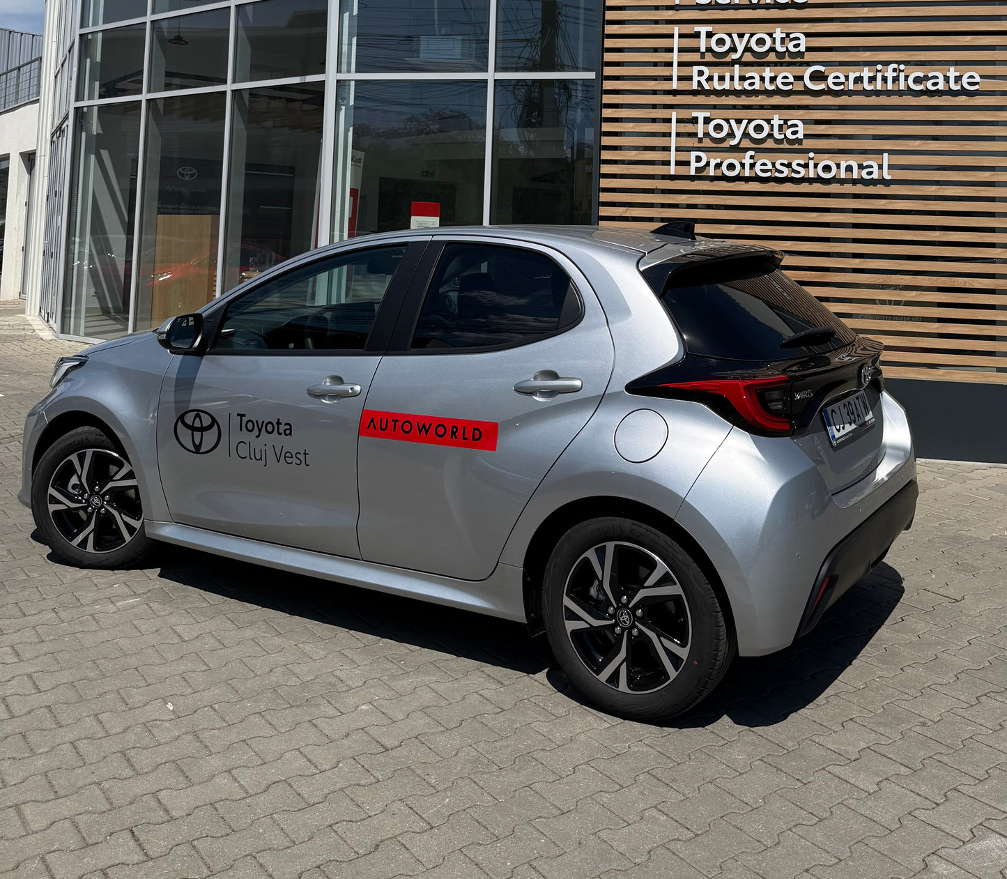Yaris Hybrid  Business