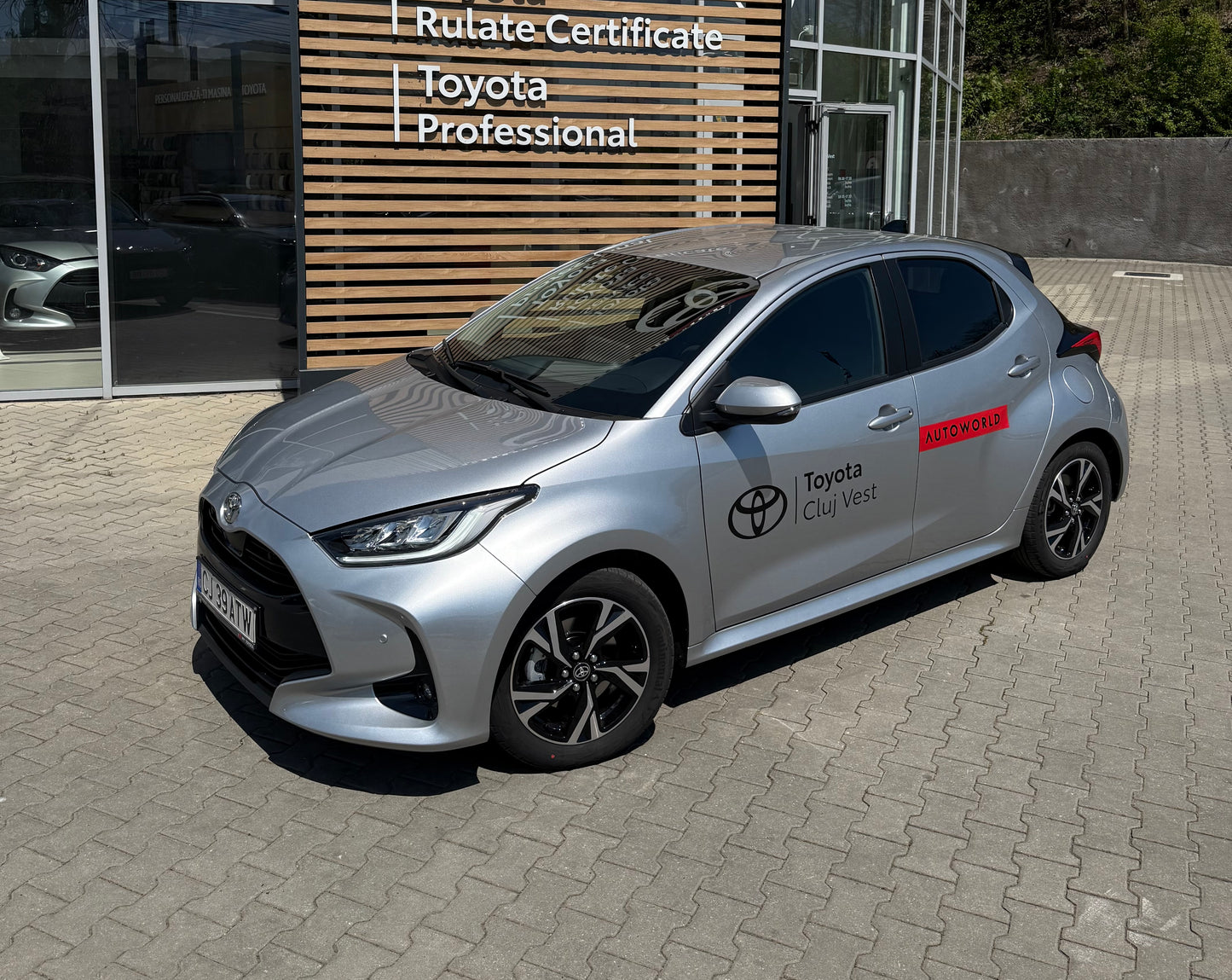 Yaris Hybrid  Business
